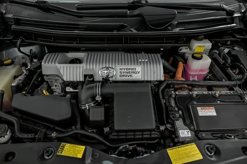2013 Toyota Prius 3rd Gen - Image 14 of 21