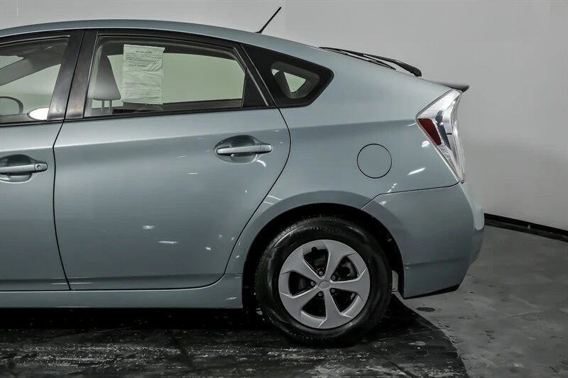 2013 Toyota Prius 3rd Gen - Image 7 of 21