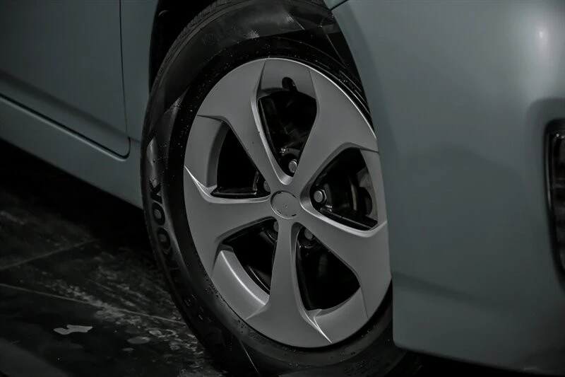 2013 Toyota Prius 3rd Gen - Image 3 of 21