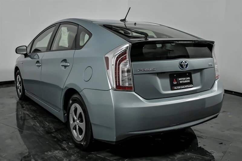2013 Toyota Prius 3rd Gen - Image 8 of 21