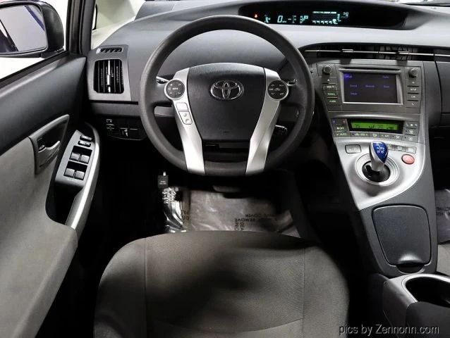 2013 Toyota Prius 3rd Gen - Image 15 of 21