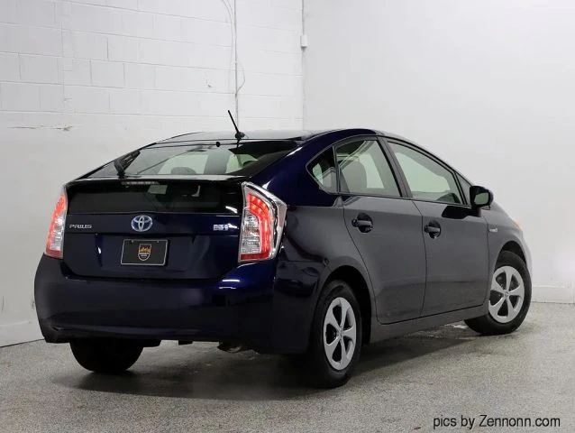 2013 Toyota Prius 3rd Gen - Image 10 of 21