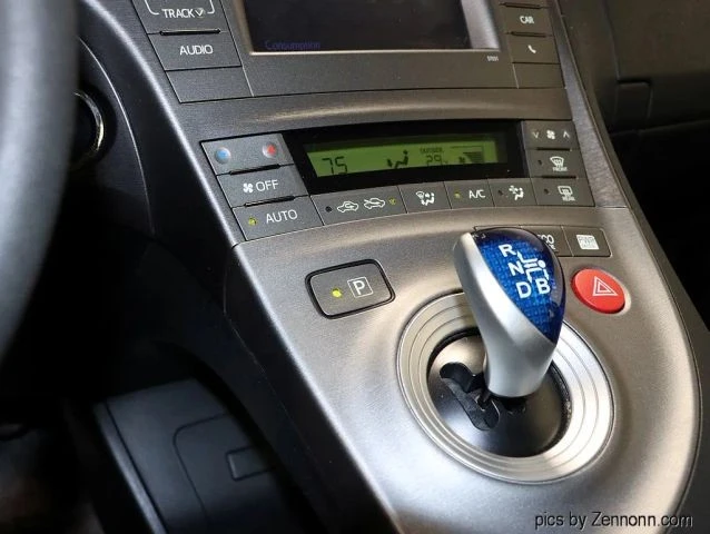 2013 Toyota Prius 3rd Gen - Image 20 of 21