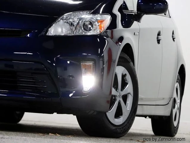 2013 Toyota Prius 3rd Gen - Image 4 of 21