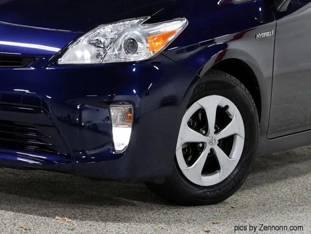 2013 Toyota Prius 3rd Gen - Image 3 of 21