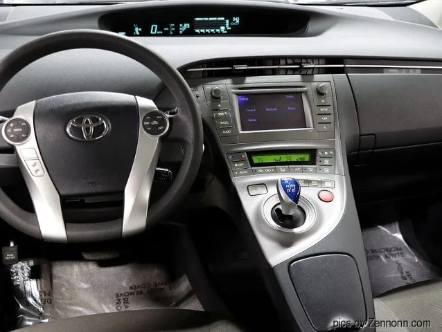 2013 Toyota Prius 3rd Gen - Image 16 of 21