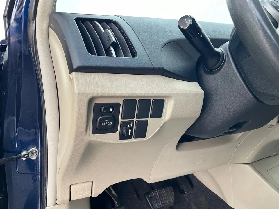2013 Toyota Prius 3rd Gen - Image 20 of 21