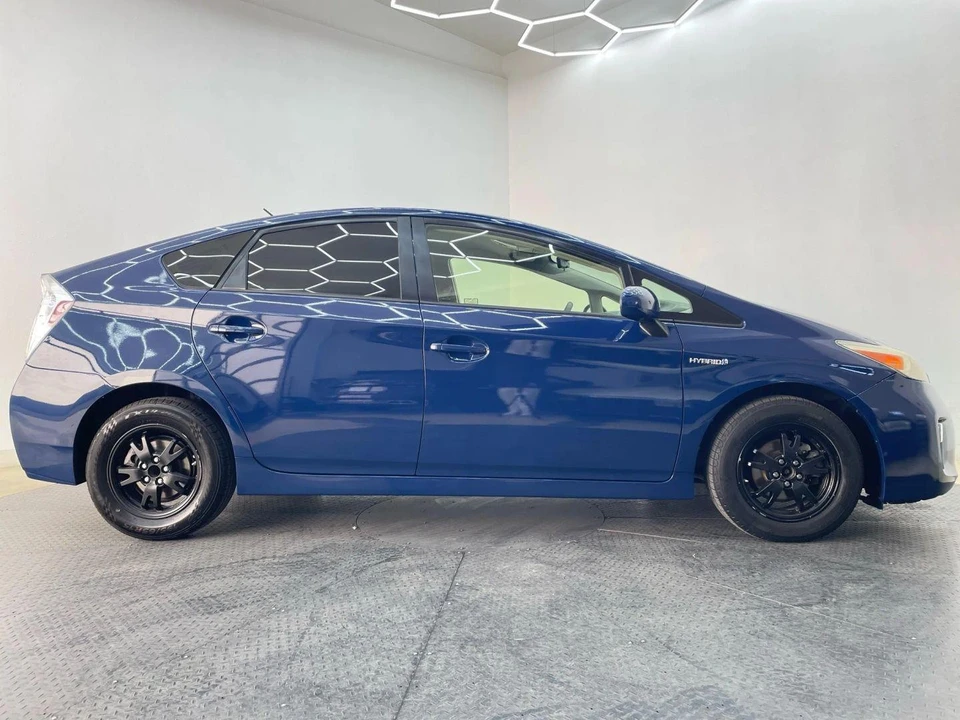 2013 Toyota Prius 3rd Gen - Image 3 of 21