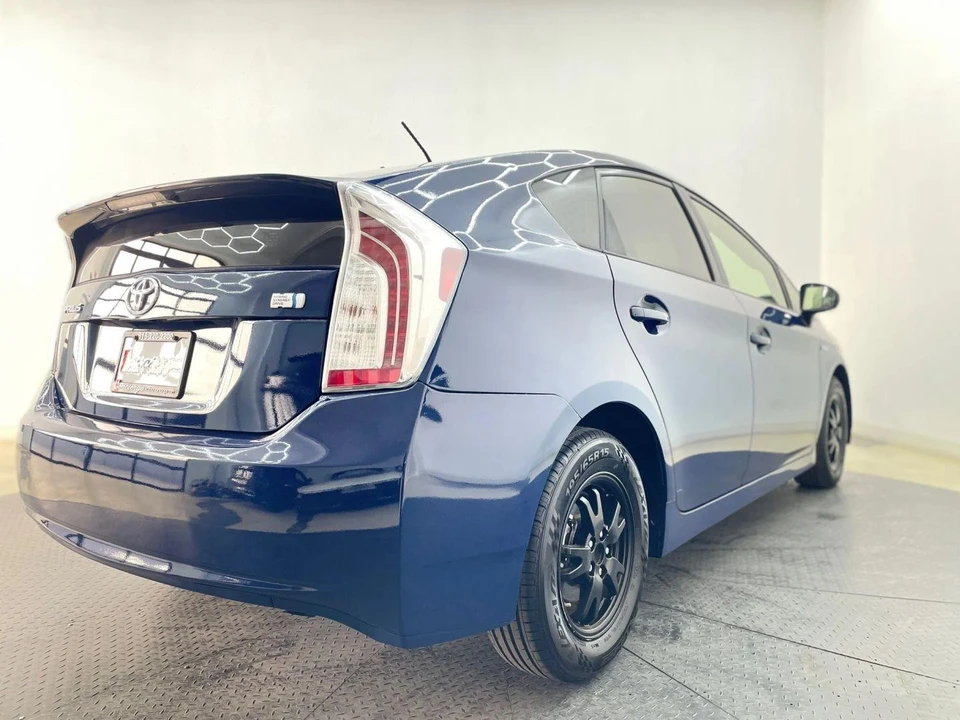 2013 Toyota Prius 3rd Gen - Image 4 of 21