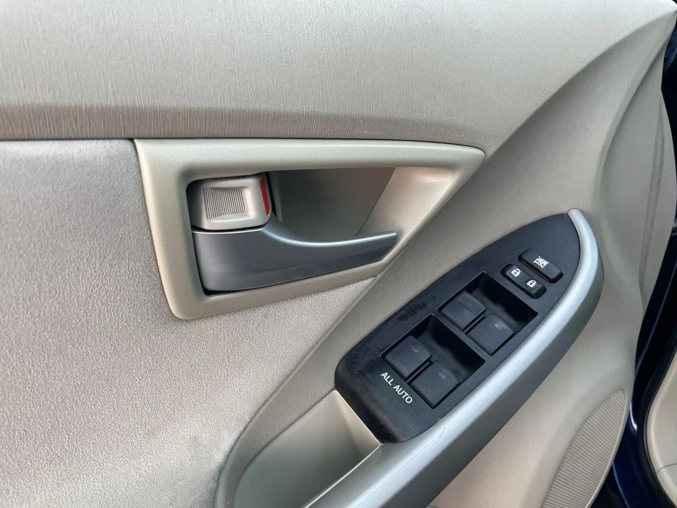 2013 Toyota Prius 3rd Gen - Image 13 of 21