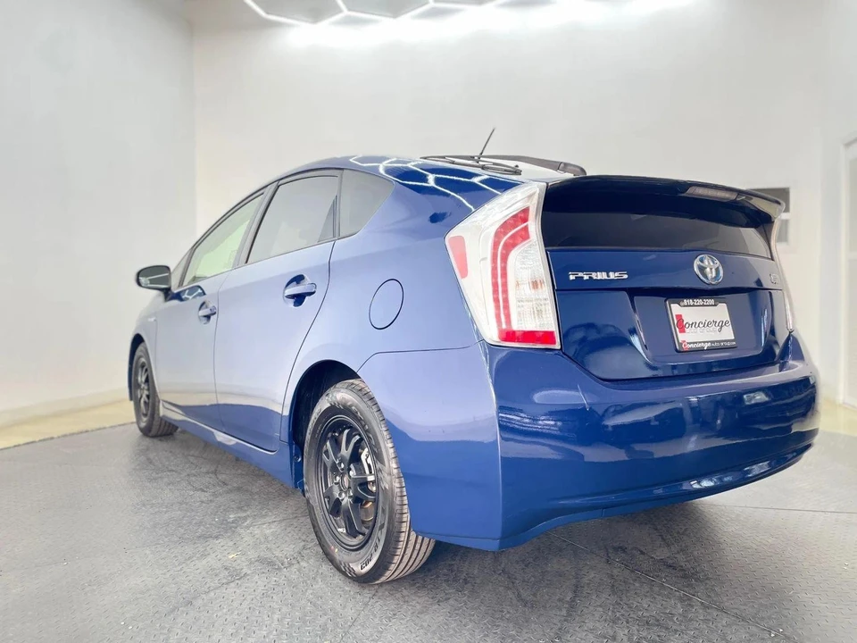 2013 Toyota Prius 3rd Gen - Image 6 of 21