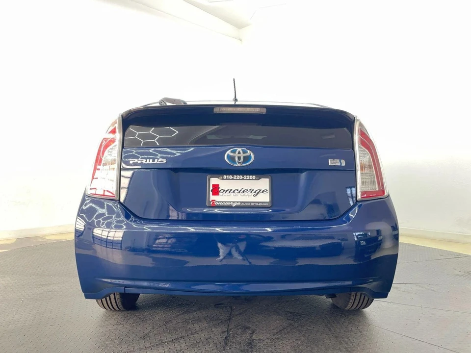 2013 Toyota Prius 3rd Gen - Image 5 of 21