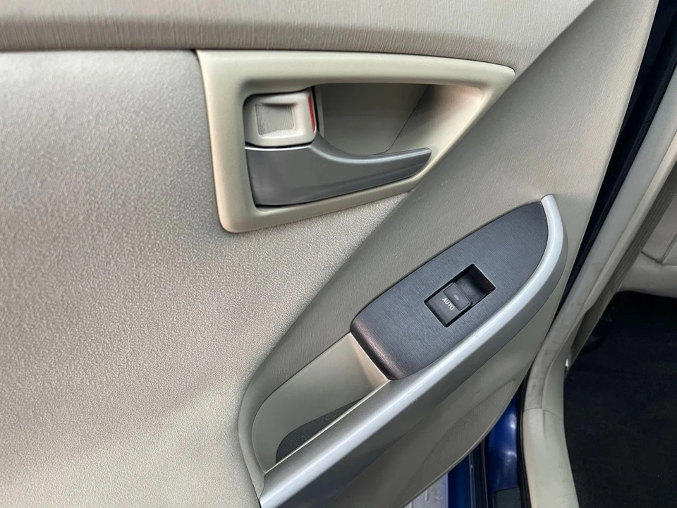 2013 Toyota Prius 3rd Gen - Image 15 of 21