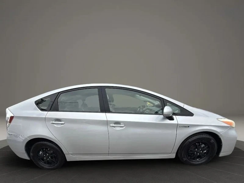 2013 Toyota Prius 3rd Gen - Image 4 of 12
