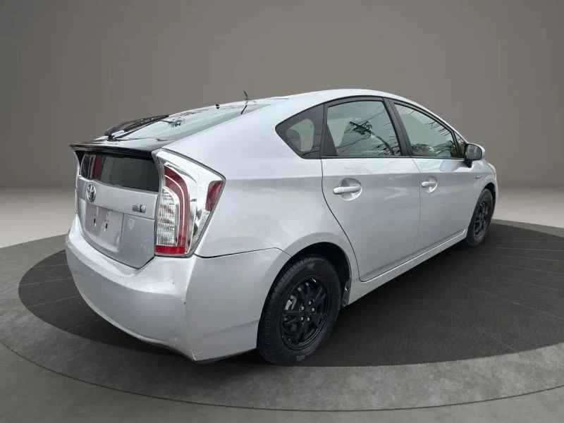 2013 Toyota Prius 3rd Gen - Image 5 of 12