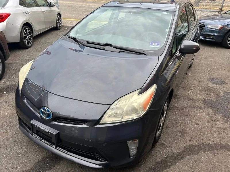 2013 Toyota Prius 3rd Gen - Image 2 of 12