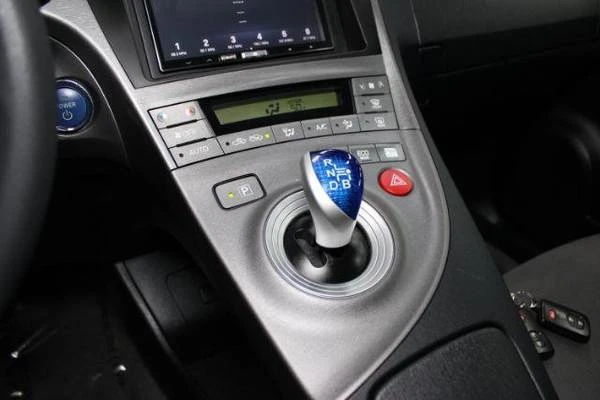 2013 Toyota Prius 3rd Gen - Image 16 of 21