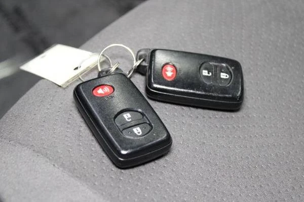 2013 Toyota Prius 3rd Gen - Image 14 of 21