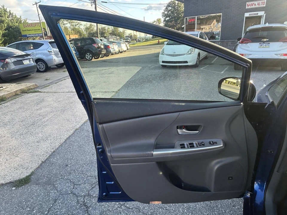 2013 Toyota Prius 3rd Gen - Image 9 of 21