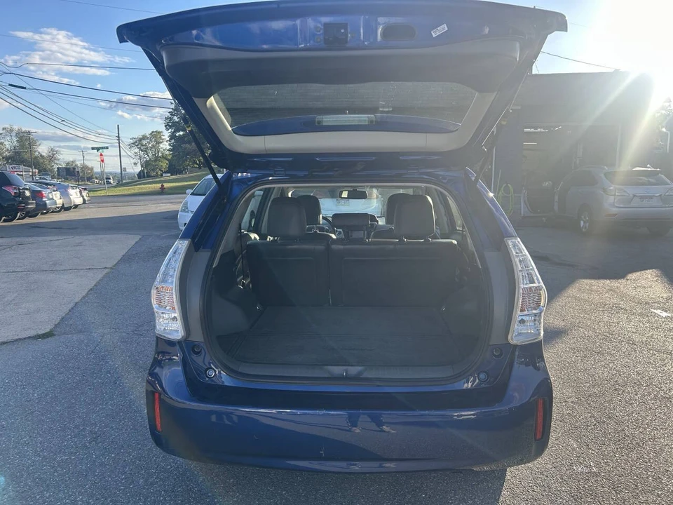 2013 Toyota Prius 3rd Gen - Image 20 of 21