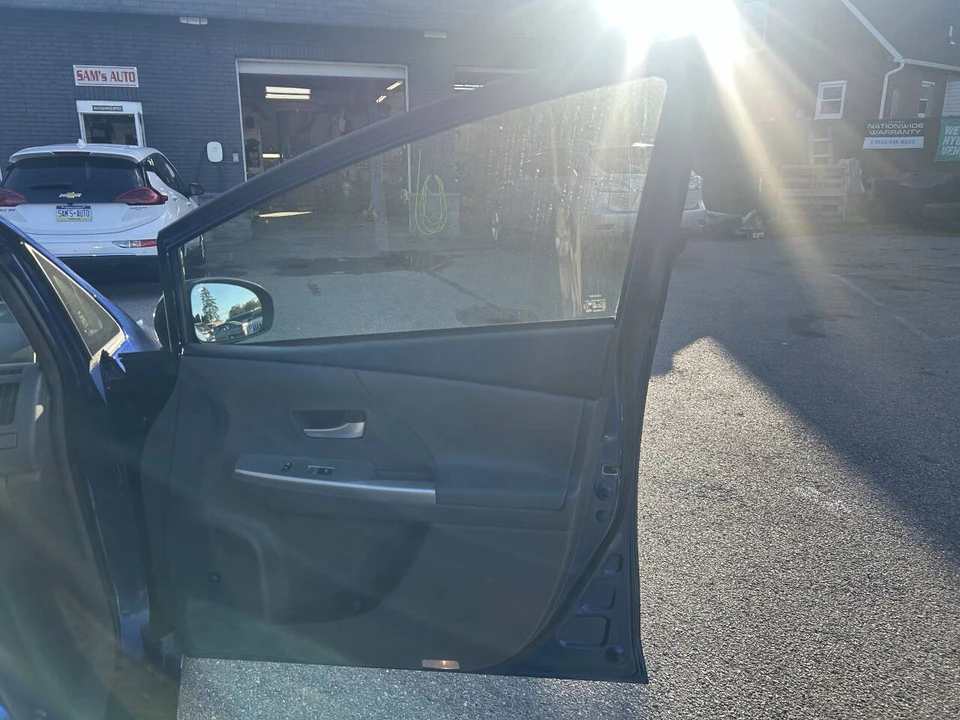 2013 Toyota Prius 3rd Gen - Image 12 of 21