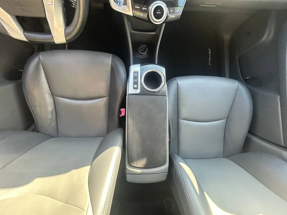 2013 Toyota Prius 3rd Gen - Image 17 of 21