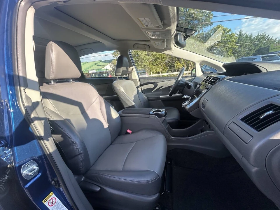 2013 Toyota Prius 3rd Gen - Image 16 of 21