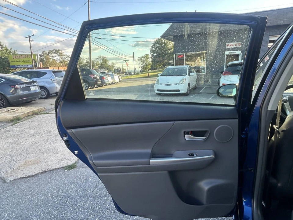 2013 Toyota Prius 3rd Gen - Image 10 of 21
