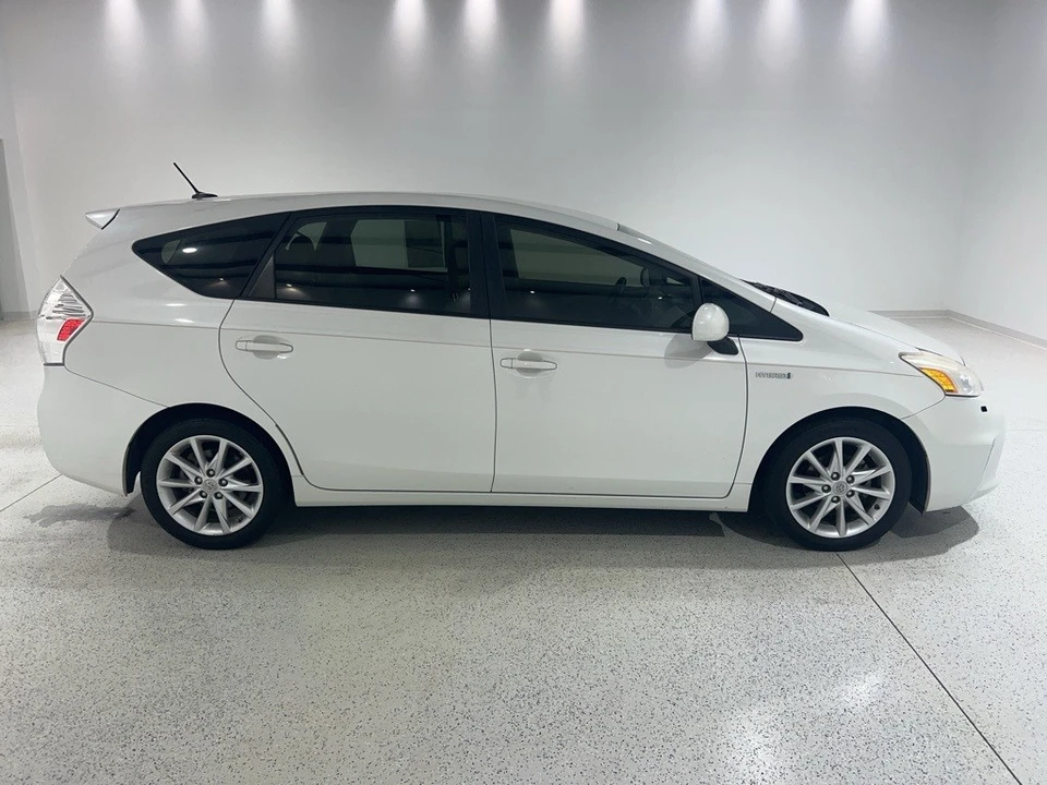2013 Toyota Prius 3rd Gen - Image 6 of 21