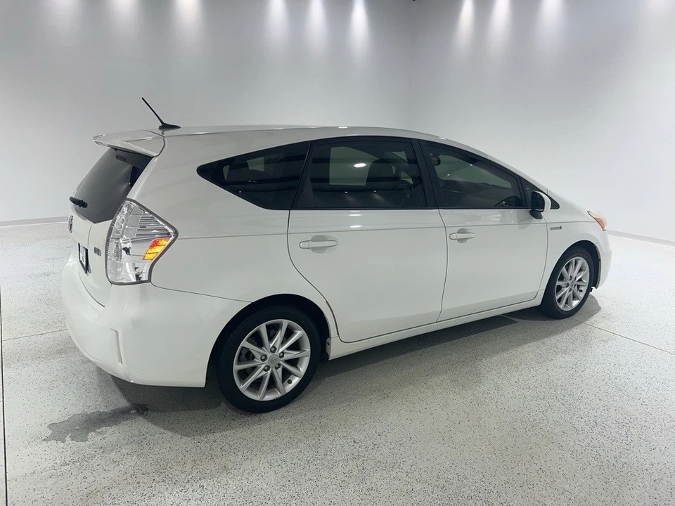 2013 Toyota Prius 3rd Gen - Image 5 of 21