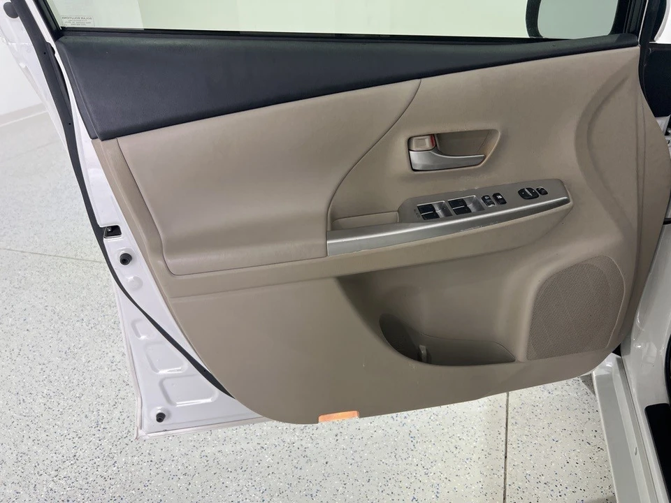 2013 Toyota Prius 3rd Gen - Image 18 of 21