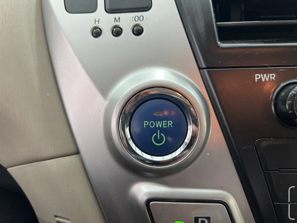 2013 Toyota Prius 3rd Gen - Image 15 of 21