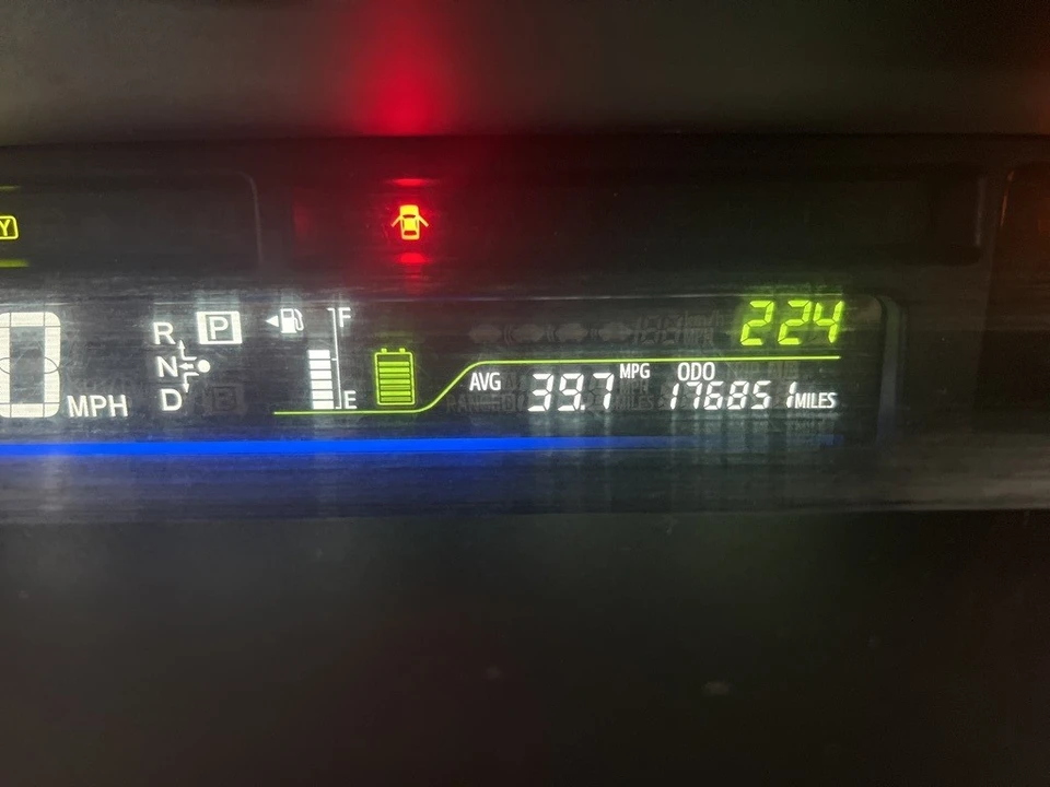 2013 Toyota Prius 3rd Gen - Image 11 of 21