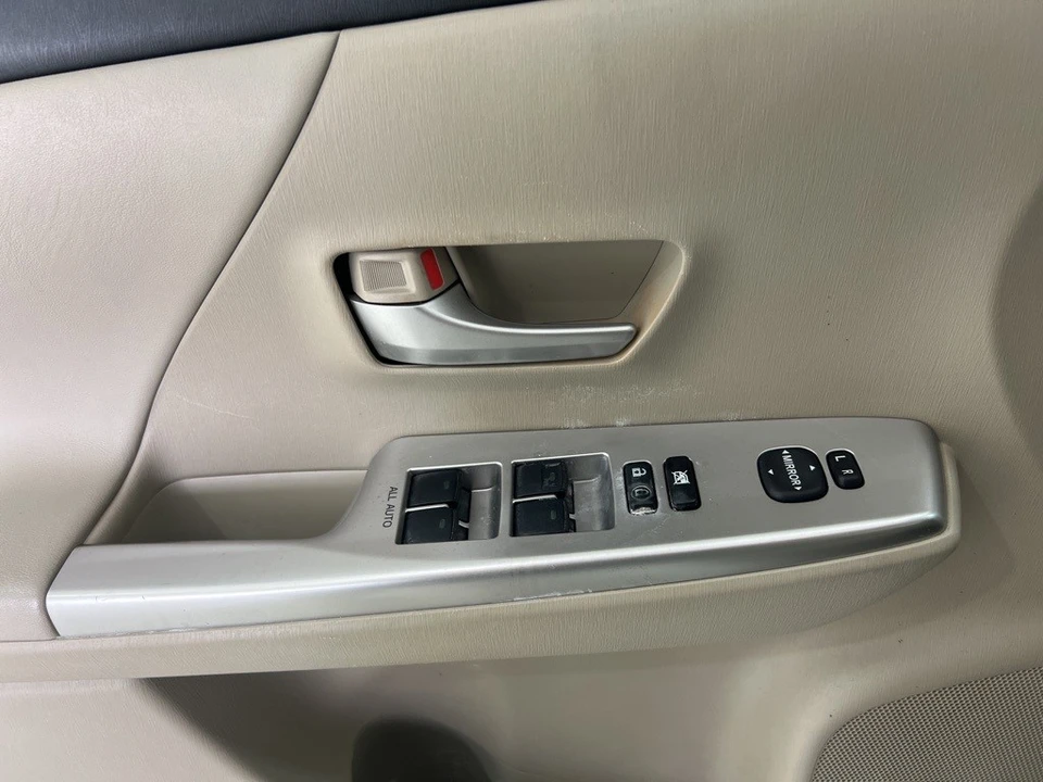 2013 Toyota Prius 3rd Gen - Image 19 of 21