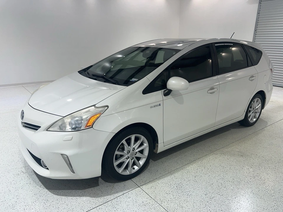 2013 Toyota Prius 3rd Gen - Image 8 of 12