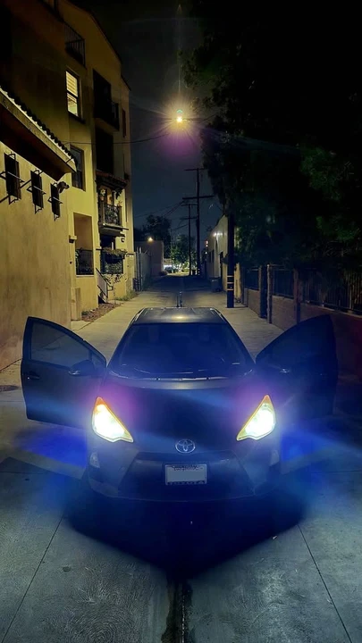 2013 Toyota Prius - Image 5 of 9