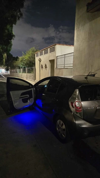 2013 Toyota Prius - Image 2 of 9