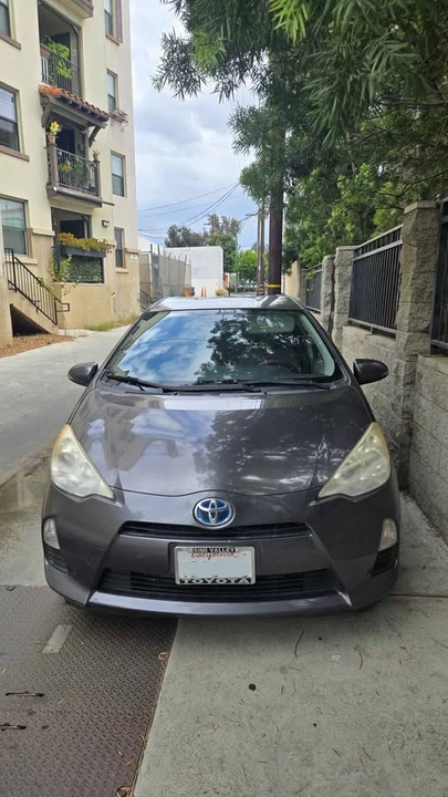 2013 Toyota Prius - Image 6 of 9