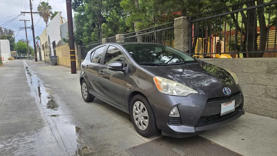 2013 Toyota Prius - Image 7 of 9