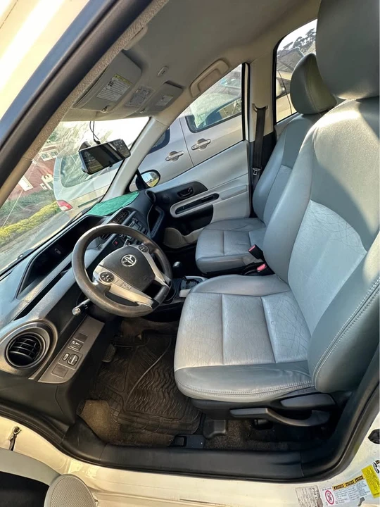 2013 Toyota Prius - Image 4 of 7