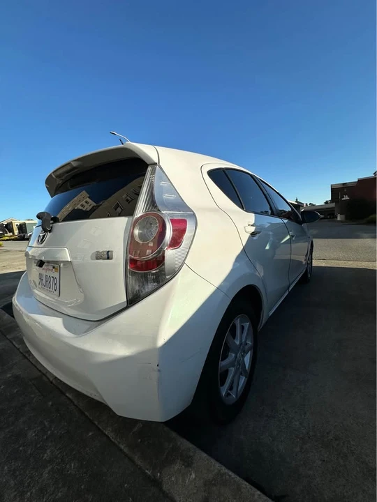 2013 Toyota Prius - Image 2 of 7
