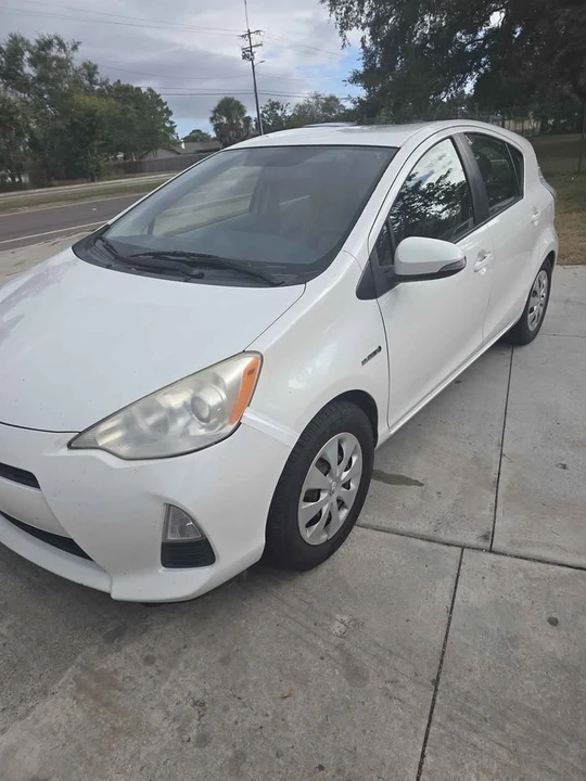2013 Toyota Prius 3rd Gen - Image 5 of 5