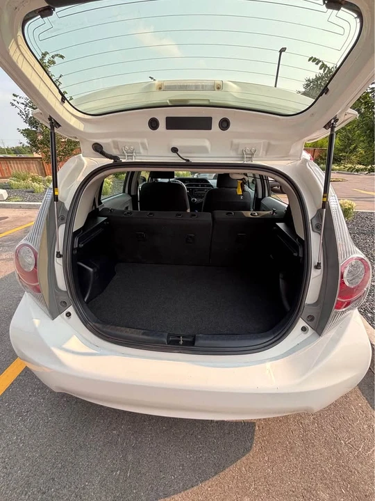 2013 Toyota Prius - Image 12 of 13