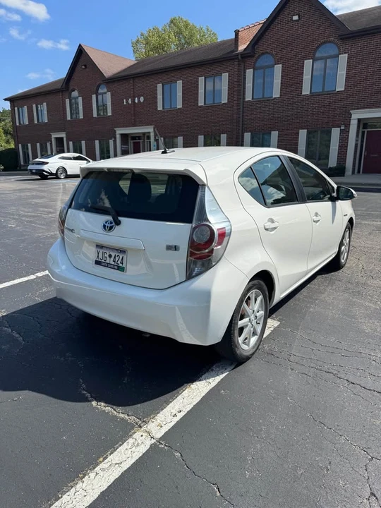 2013 Toyota Prius - Image 6 of 13
