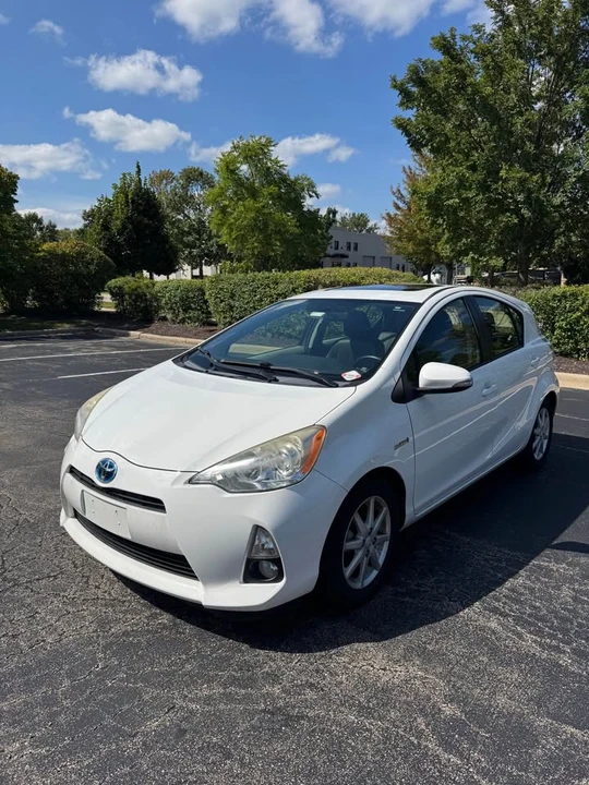 2013 Toyota Prius - Image 12 of 13