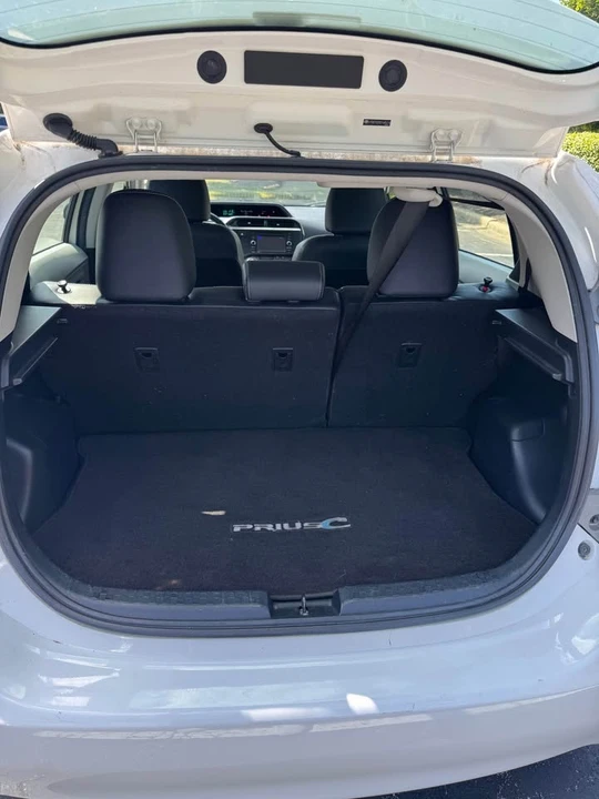 2013 Toyota Prius - Image 11 of 13