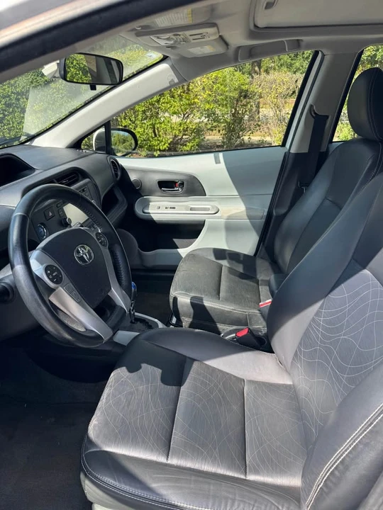 2013 Toyota Prius - Image 7 of 13