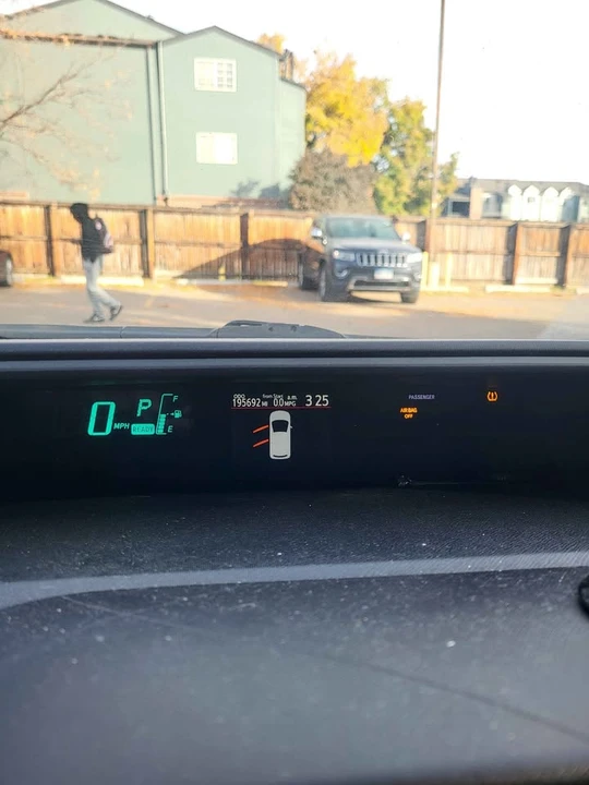 2013 Toyota Prius - Image 6 of 8