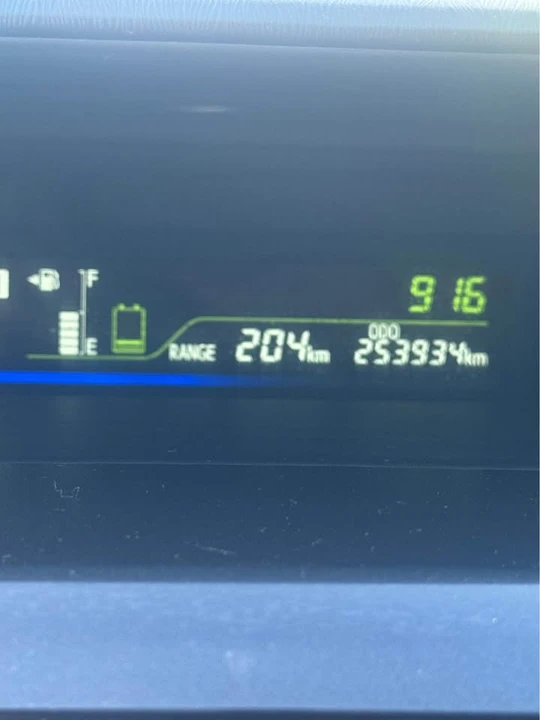 2013 Toyota Prius 3rd Gen - Image 4 of 10