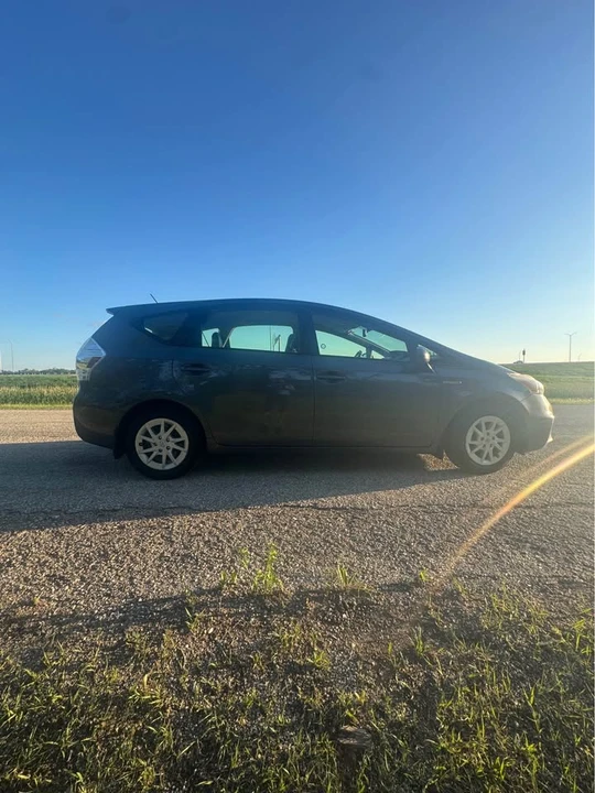 2013 Toyota Prius 3rd Gen - Image 2 of 10